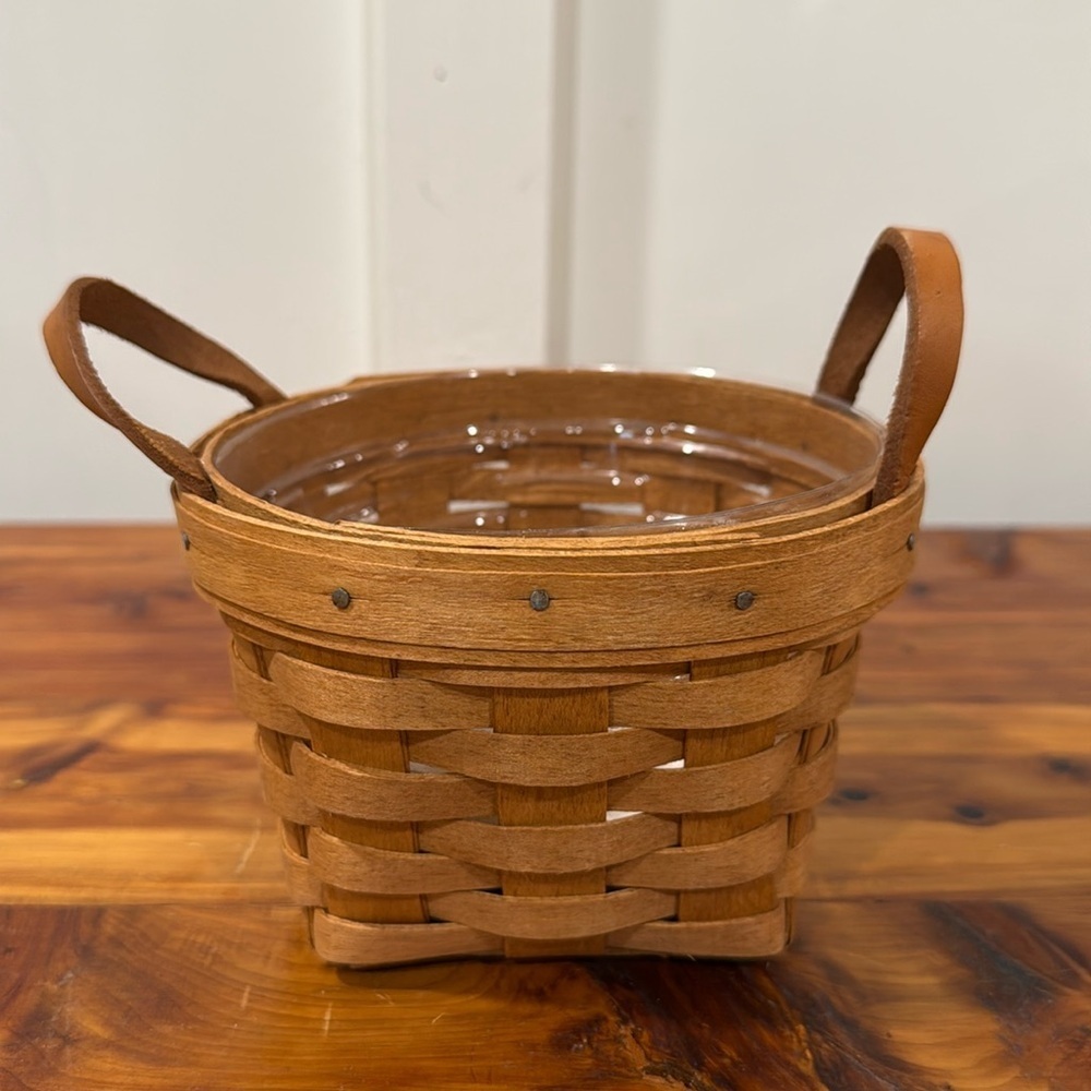 Vtg Longaberger 1991 Small Laurel Basket w/ Plastic Liner